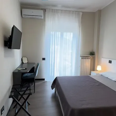 Modern Near Piazza Di Spagna * Ρώμη